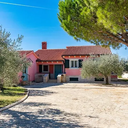 Villa House Moreda By Istrialux